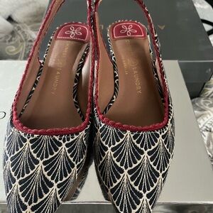 Chinese Laundry Black and Cream Patterned low heel sling back size 8